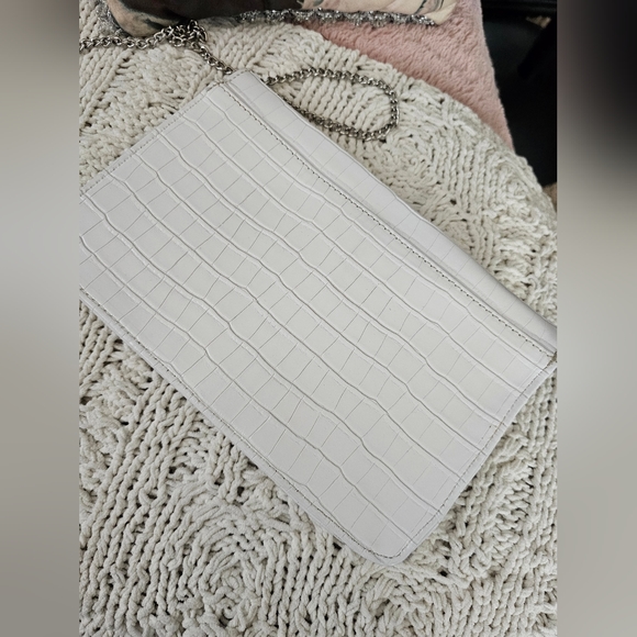 Guess Crossbody Purse - Picture 3 of 8